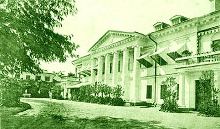 Fasad istana perkebunan Kochubeys di Dykanka. Arsitek Giacomo Quarenghi . Bayangkan akhir abad ke-19