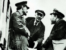 Leon Trotsky, Vladimir Lenin and Lev Kamenev Trotsky, Lenin, Kamenev (1919).jpg