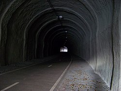 Vnitřek tunelu po přebudování na stezku pro pěší a cyklisty, v listopadu 2010