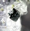 Perfekter Voltaitkristall in Oktaederform aus der Rio Tinto Mine bei Minas de Riotinto, Huelva, Andalusien, Spanien (Bildbreite 0,8 mm)