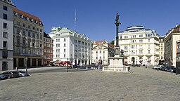 Severní fronta náměstí Am Hof– zbrojnice, palác Collaltů a morový sloup