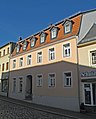 Wohnhaus und Hintergebäude in geschlossener Bebauung