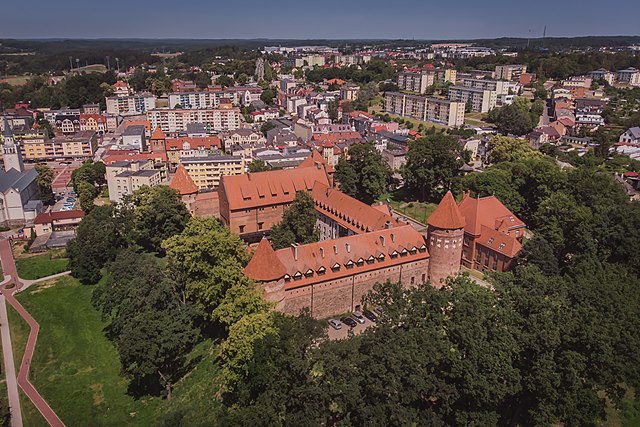 Panorama da cidade com o Castelo de Bytów visível