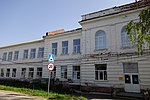 Здание средней школы, в которой учился Герой Советского Союза В.Е. Ершов; школе присвоено имя героя
