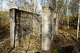 Deux bases en béton.