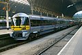 Een 4 wagons tellende Class 323 in het station London Paddington.