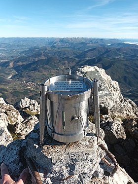 Tambour au sommet de l'Aketegi.