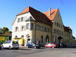 Bahnhofsgebäude von der Bahnhofstraße aus gesehen