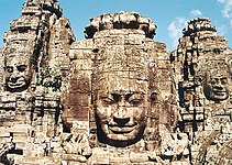 Bayon Angkor frontal.jpg