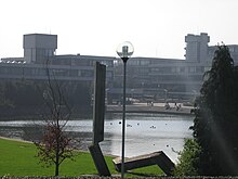 Das so genannte The Tierny (Verwaltungsgebäude) und das Newman Buildings, Sitz der Kunstfakultät der UCD auf dem Belfield Campus.