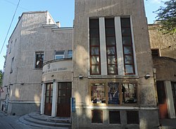 Входът на залата на адрес ул. „Славянска“ №64