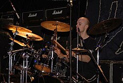 Rumpali Vitek Decapitatedin konsertissa Massachusettsin Worcesterissa helmikuussa 2006.