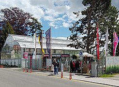 Eingang zu den „Villengärten“ mit „Orangerie“ (Ausstellungen)