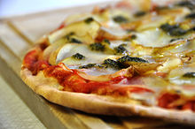 Flickr - cyclonebill - Kartoffelpizza med rosmarinpesto.jpg