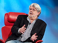 O director e guionista George Lucas explicándolle á audiencia en 2007 a dificultade para facer A guerra das galaxias, rexeitada reiteradamente, ata que 20th Century Fox adquiriu finalmente a película.[14]