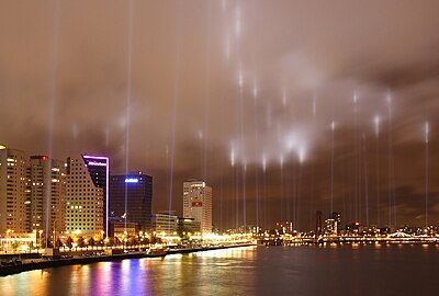 Sorotan lampu di Rotterdam memperingati pengeboman Nazi tahun 1940