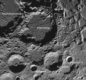 Gore rechts oberhalb von Hermite (Norden oben; LROC-WAC)