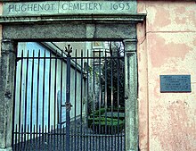 Гугенотское кладбище-1693-вход.jpg