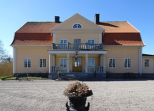 Huvudbyggnad, entrésida.