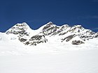 Area puncak dengan Rottalhorn (kiri), puncak Jungfrau (tengah) dan Wengen-Jungfrau