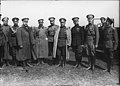 ルーマニア戦線で記念撮影に写るロシア帝国陸軍の士官ら。フレンチ型の軍服が確認できる。