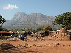 Пейзаж с видом на горы в одном из регионов Малави
