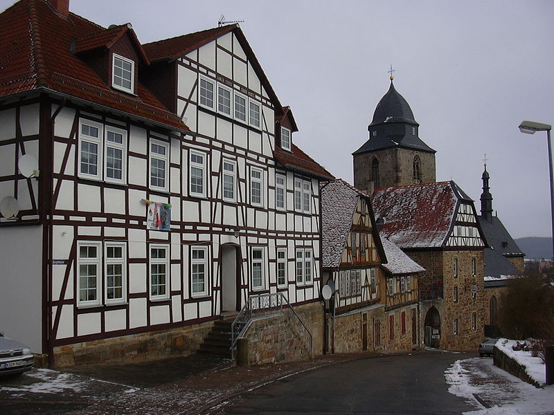        http://upload.wikimedia.org/wikipedia/commons/thumb/7/7f/Naumburg_Fachwerkstra%C3%9Fe.JPG/800px-Naumburg_Fachwerkstra%C3%9Fe.JPG        