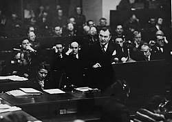 Прокурор Роберт Джексон на Нюрнбергском процессе.jpg