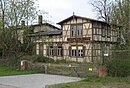 Parkrestaurant mit Hauptgebäude, Terrassenanlage, Kanukeller und Baumbestand