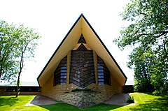 The Unitarian Meeting House designed by Frank Lloyd Wright, Shorewood Hills, Wisconsin. UM 1.jpg