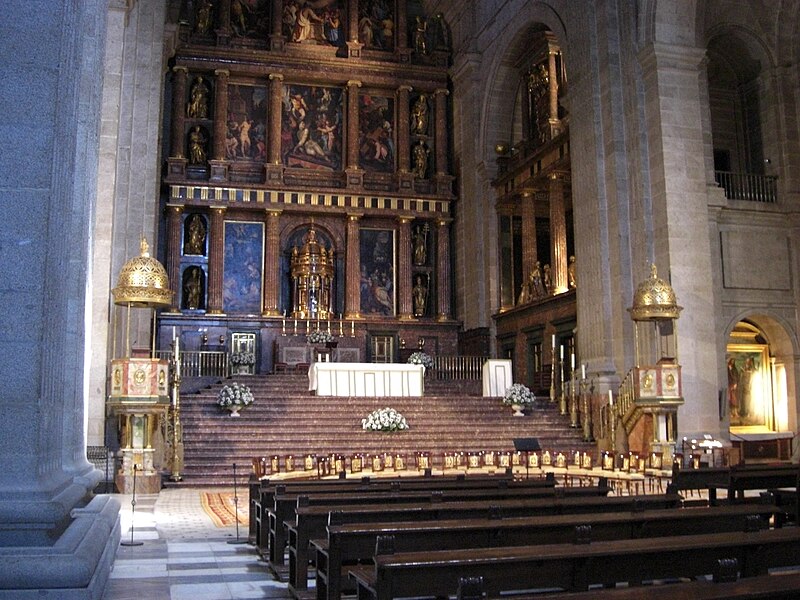 Archivo:Altar Basílica de El Escorial.JPG