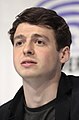 Anthony Boyle spielt G.B. Smith