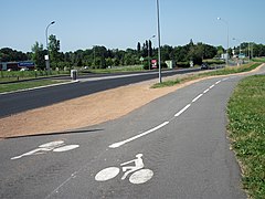 Chemin longeant la départementale 6