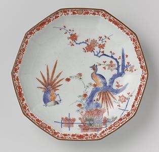 Prato do tipo Kakiemon, porcelana esmaltada.