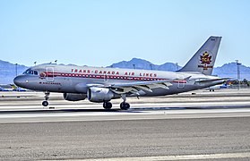 L'Airbus A320-200 C-FZUH nella livrea Trans-Canada Airline.