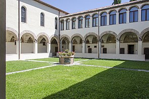 Il chiostro di San Bernardino.