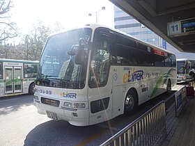 浜松駅バスターミナルに停車中のe-LineR、516号車