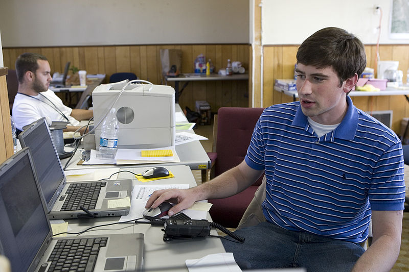 File:FEMA - 33523 - Contractor at a computer in California watching mobile home progress.jpg