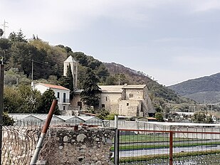 A gêxa dedicâ a San Steva de Massà(r)u, vista du cumplessu [3]