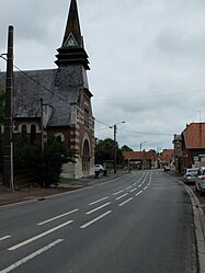 The main road of Hendecourt-lès-Cagnicourt