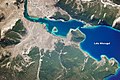 2017 में आईएसएस से देखा गया झील का दक्षिणी छोर।