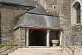 L'église Saint-Pierre de Lanouée : porche d'entrée.