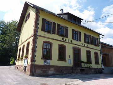 Здание мэрии-школы
