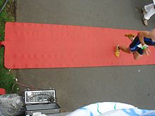 J-Chip 8-channel receiver next to timing mat. The athlete wears a chip on a strap around his ankle. Ironman Germany 2007 in Frankfurt. Marathon Zeitnahme.JPG