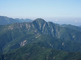 Vue du mont Shiomi depuis le mont Aino.
