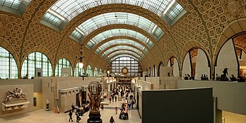 La voûte décorée et les verrières du hall de l’horloge, au musée d’Orsay à Paris (France). (définition réelle 6 722 × 3 370*)