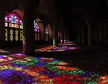 20e : intérieur de la mosquée Nasir-ol-Molk à Chiraz, en Iran. Auteur : Ayyoubsabawiki