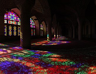 Vista interior da mesquita Nasir ol Molk situada em Xiraz, Irã. (definição 4 538 × 3 513)