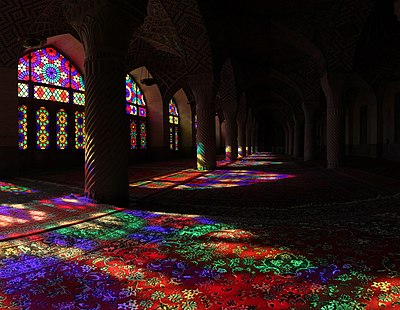 'n Aansig van die Nasir ol Molk-moskee se binnekant, geleë in Sjiraz, Iran.