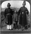 James Ricalton avec deux amis du Cachemire à Delhi Durbar en 1903